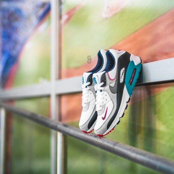 Women's Nike Ken Griffey Jr. x Air Max 90 'Backwards Cap' - Picture 2 of 16